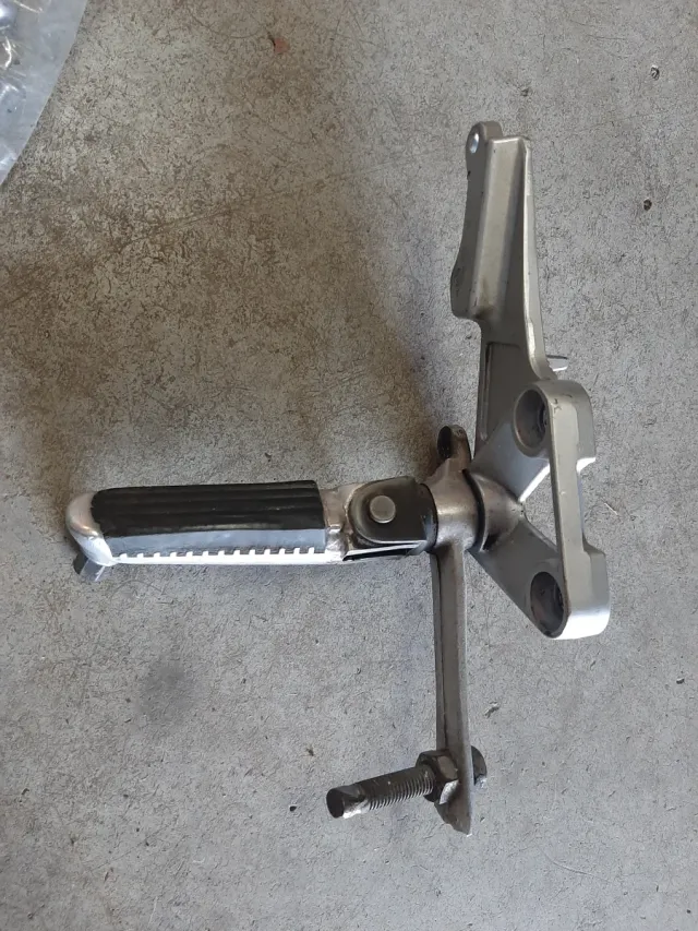 Estribera Derecha Suzuki SV 650