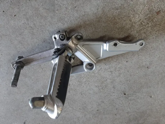 Estribera Derecha Suzuki SV 650