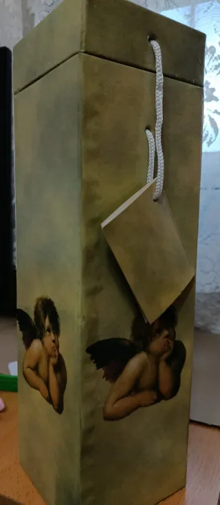 Scatola in cartone decorata con angeli