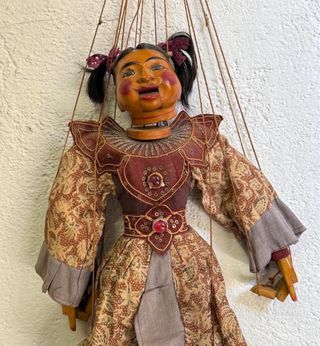 Marioneta birmana antigua