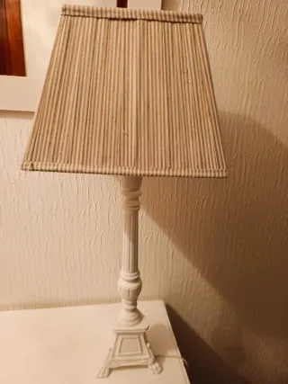 Lámpara de mesa cuadrada a rayas