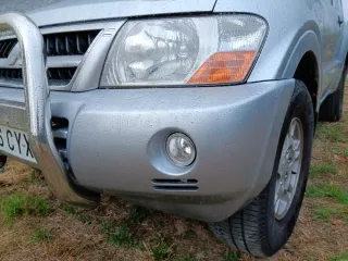 Defensa mitsubishi montero con Faros y mataburros