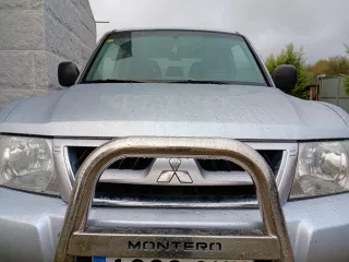 Defensa mitsubishi montero con Faros y mataburros