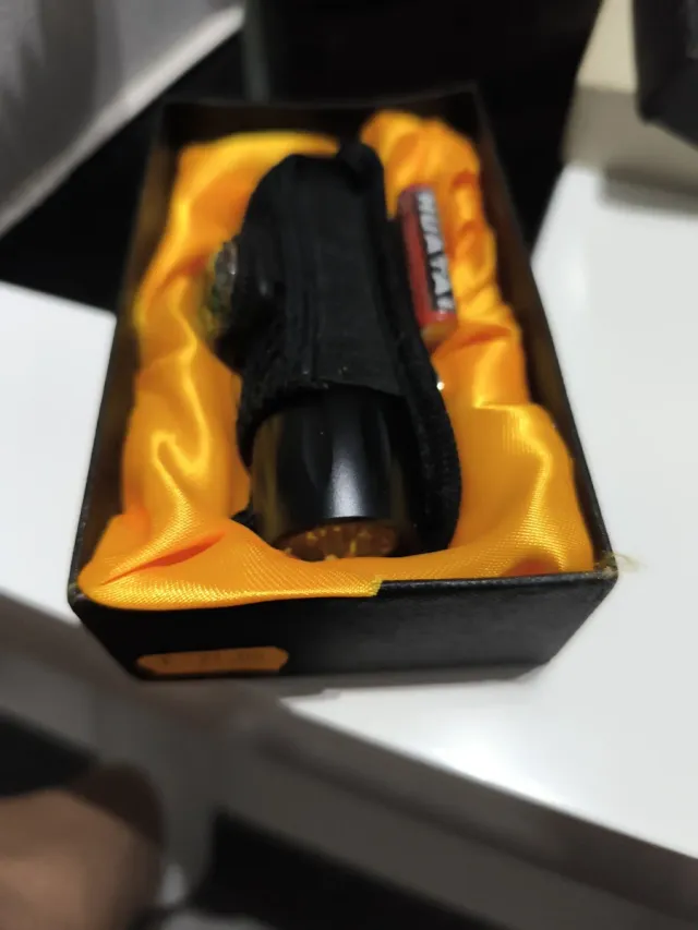 Torcia a LED con bussola