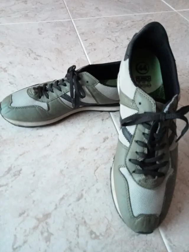 Lote zapatillas deportivas Munich y New Balance.