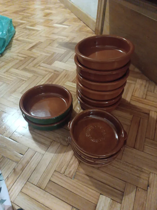 Cazuelas de barro marrones y verdes
5 euros unidad