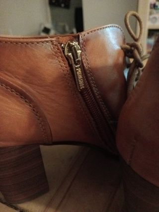 Botines de piel marrones con cordones