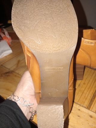 Botines de piel marrones con cordones