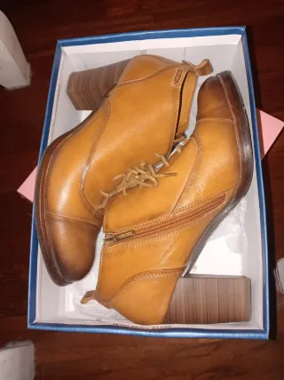 Botines de piel marrones con cordones