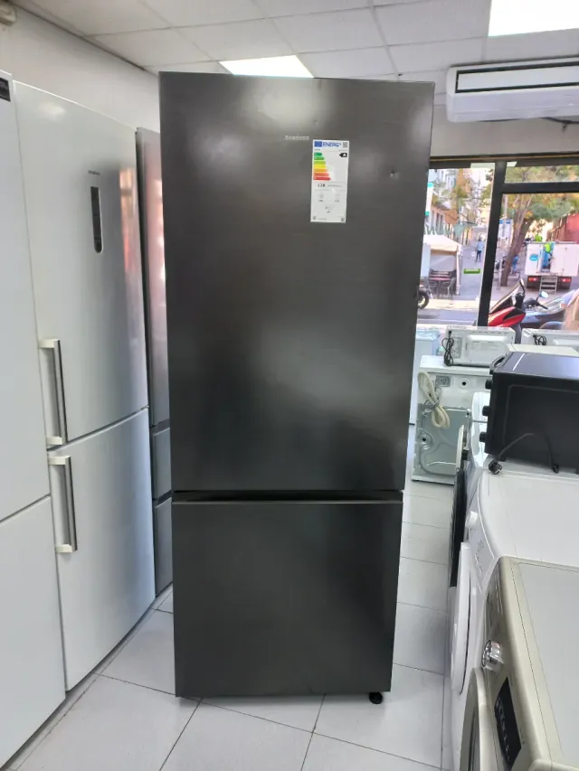 Nevera Samsung Nueva con golpes