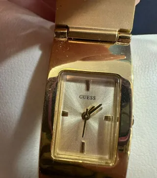 Reloj Guess Dorado Mujer