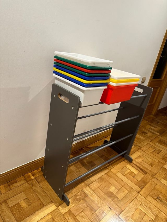 Organizador de juguetes con cubos de colores