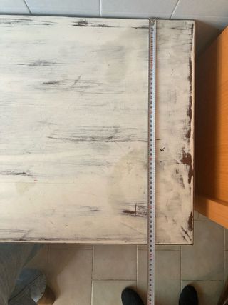 Mueble auxiliar blanco con puertas de cristal