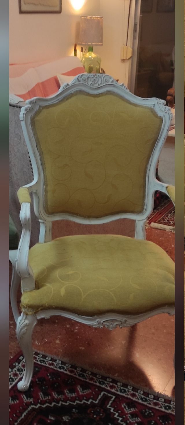 Poltrona antica in stile francese. Elegante