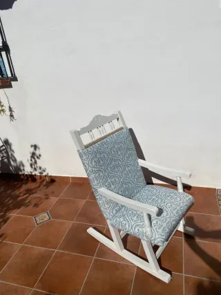 Mecedora restaurada tapizada