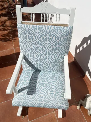 Mecedora restaurada tapizada