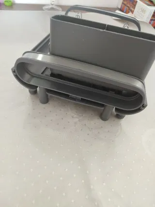 Escurridor de platos gris con cubertero