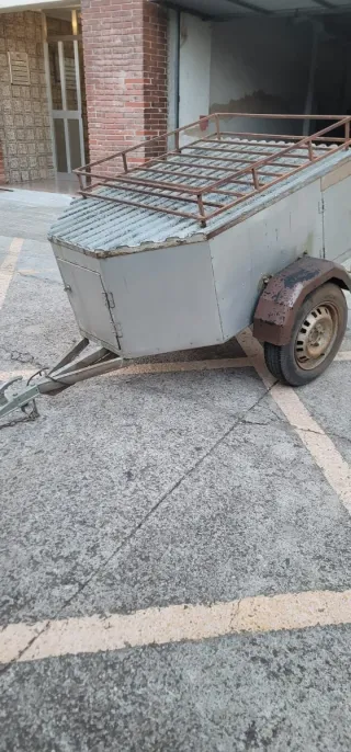 Remolque de carga con portaequipajes