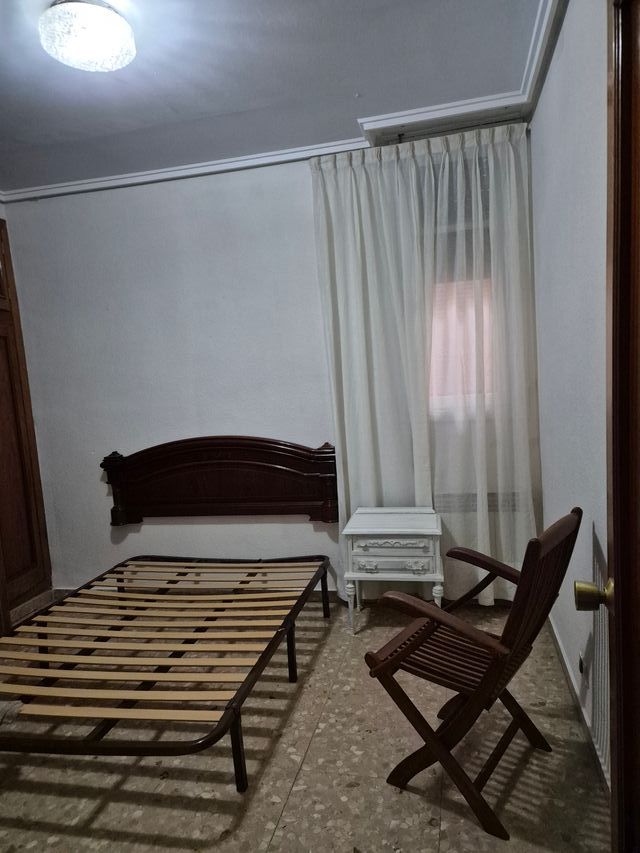 Testiera in legno massello di noce. Letto 1,35