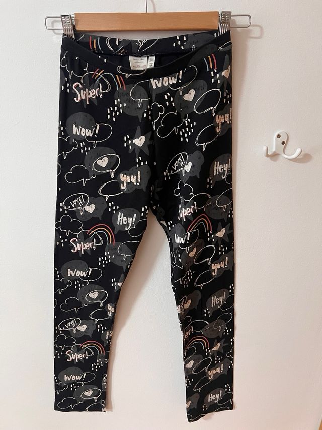 Mallas negras con estampado