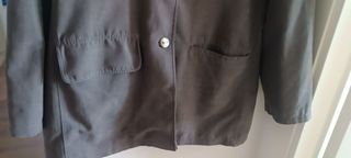 Chaqueta marrón con bolsillos