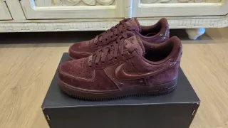 Nike Air Force 1 Low Burgundy Talla 40