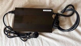 Cargador rápido Super Soco CPX 70.5V 15A | NUEVO