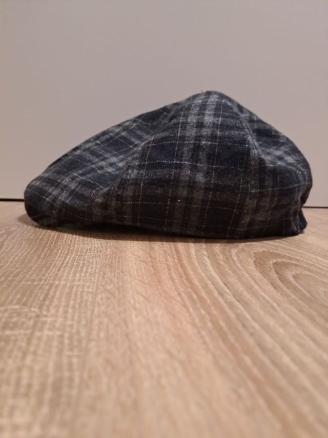 Boina/Gorra plana de cuadros gris y negra