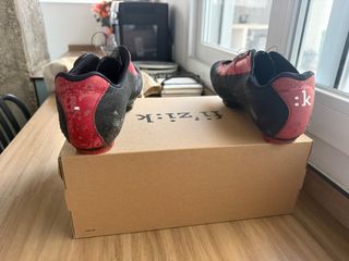 Zapatillas Ciclismo Fizik Negras y Rojas con calas