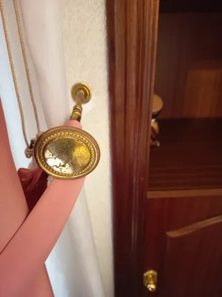 Cortinas de raso y bandón color salmón