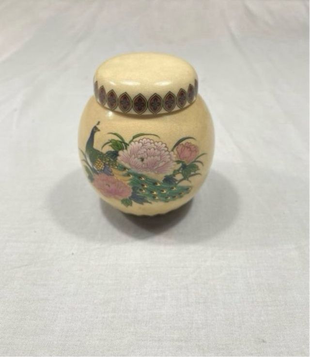 Platos pequeños decorados vintage