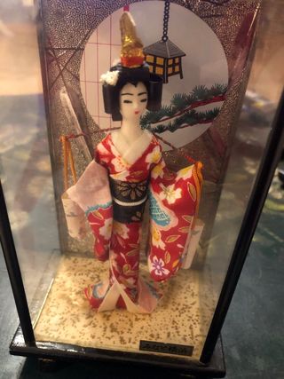 Figura Oriental Kimono