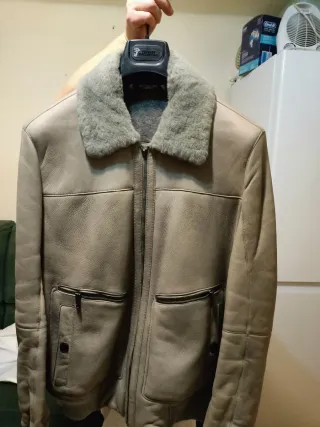 Cazadora Beige con Cuello de Pelo