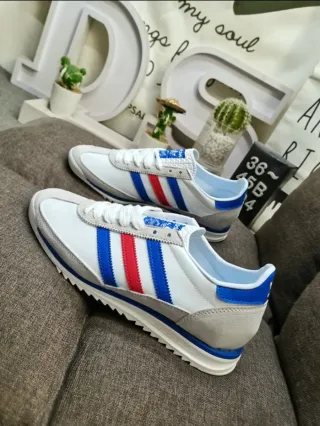 Adidas Blancas y Azules Sin Usar