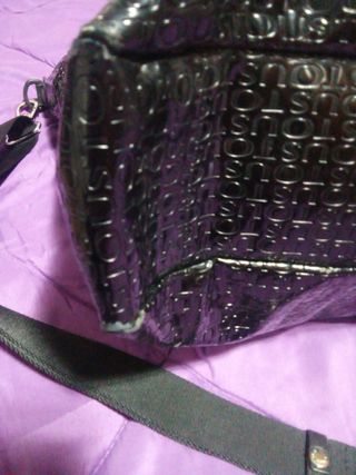 Bolso negro tipo tous con bandolera y asas