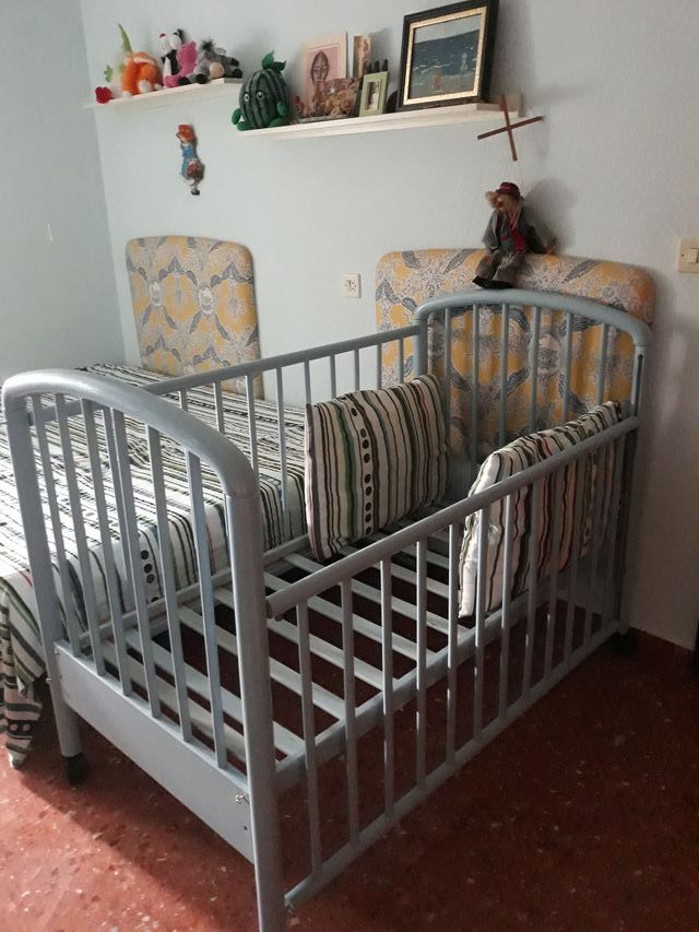 Due testiere imbottite. Piumino e gonna abbinati