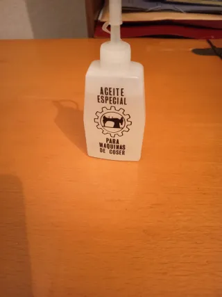 Máquina de coser Singer con mueble