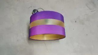 Lámpara de techo tela morada y dorada