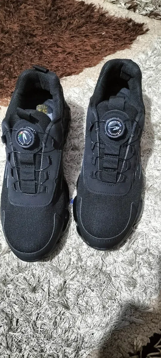 Zapatillas de trabajo con puntera negra