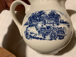 Lattiera e 2 tazze con decoro blu