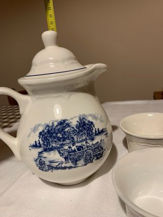 Lattiera e 2 tazze con decoro blu