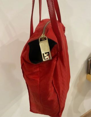 Borsa Fendi Rossa con Dettagli Oro