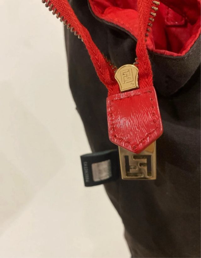 Borsa Fendi Rossa con Dettagli Oro