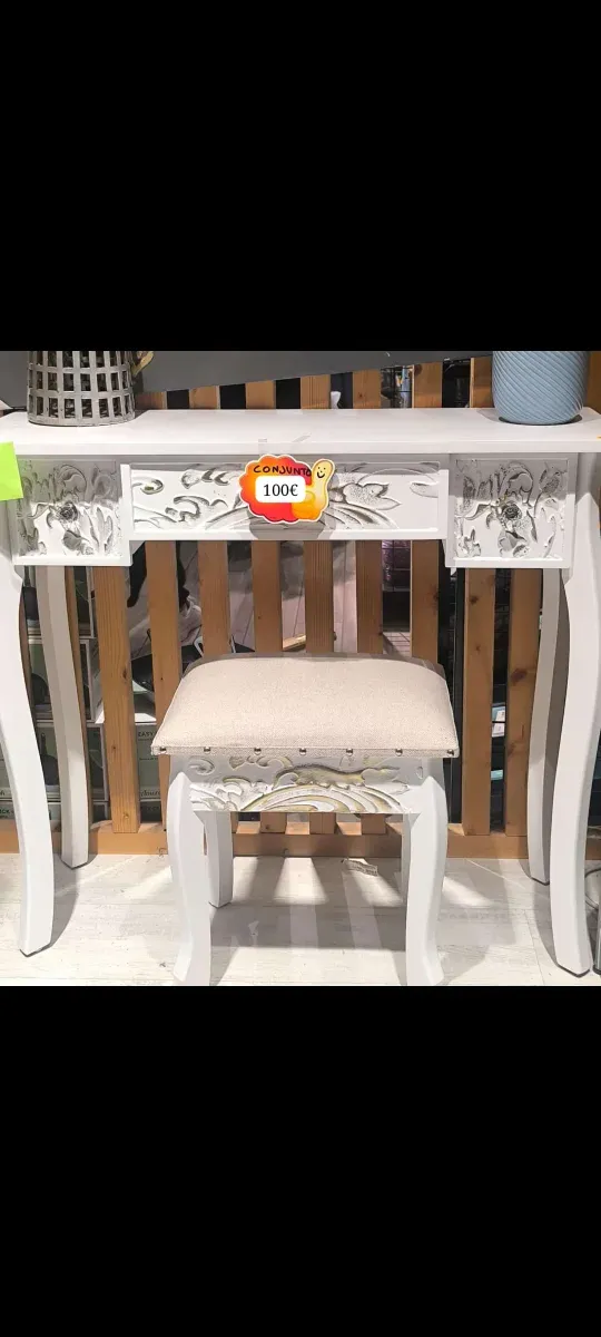 Tocador blanco con silla