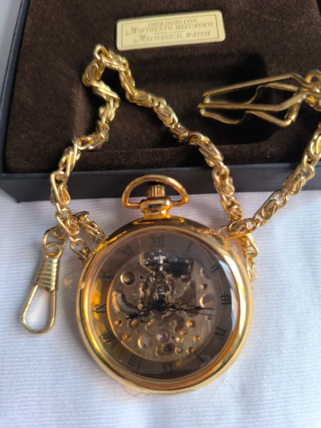 Reloj de bolsillo mecánico dorado