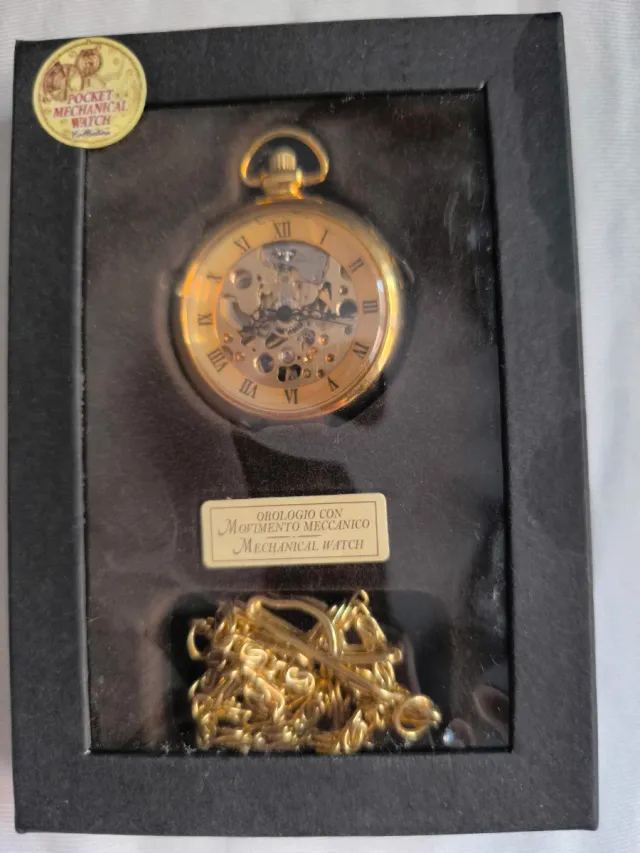 Reloj de bolsillo mecánico dorado