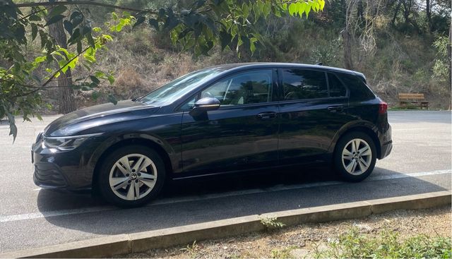 VW Golf 8 2.0 TDI DSG Life, model 2021, negro