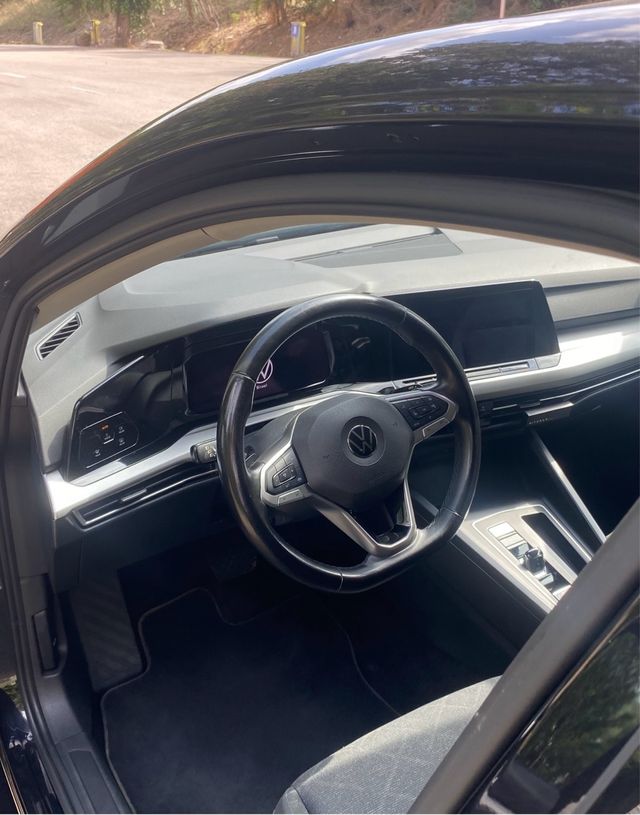 VW Golf 8 2.0 TDI DSG Life, model 2021, negro