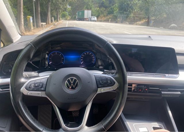 VW Golf 8 2.0 TDI DSG Life, model 2021, negro