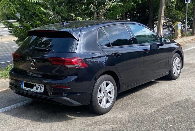 VW Golf 8 2.0 TDI DSG Life, model 2021, negro